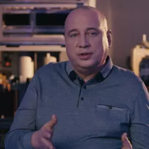 Денис Власов